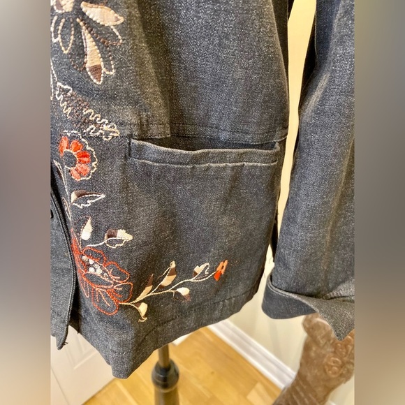 Alia petites embroidered button down denim jacket w/ front pockets  🌿🌺🌸🍃 - Picture 8 of 12